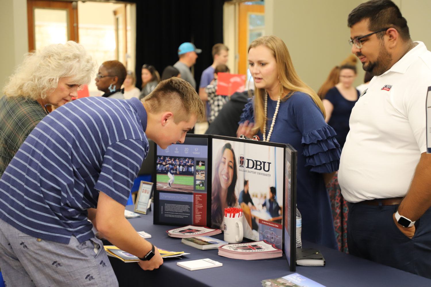 Student learns about opportunities at college night fair.