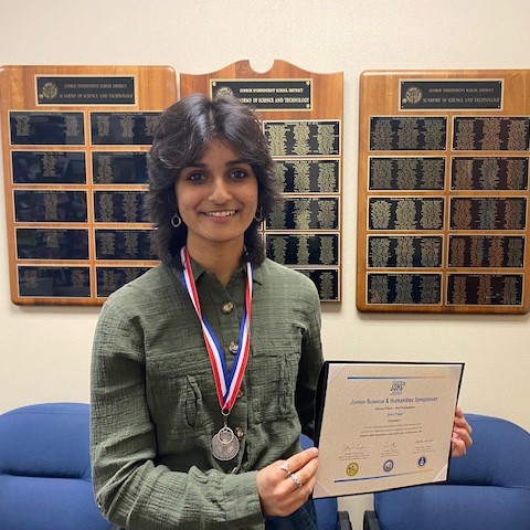 A student from the Academy of Science and Technology won second place at the National Science and Humanities Symposium.