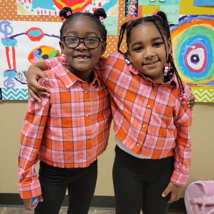 Students at Lamar wear matching outfits on Twin Day!